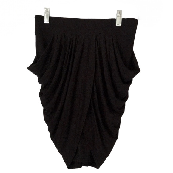 Guess Dresses & Skirts - 🆕 Guess grey / Black knit tulip skirt 🧨